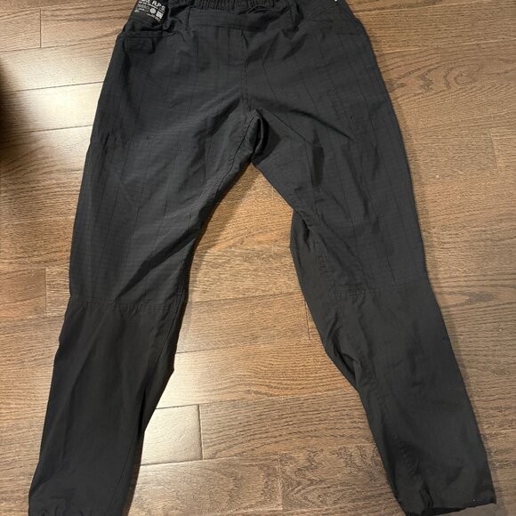 Nike Dri-FIT ADV A.P.S. Woven Fitness Trousers - Size Small - Picture 4 of 11